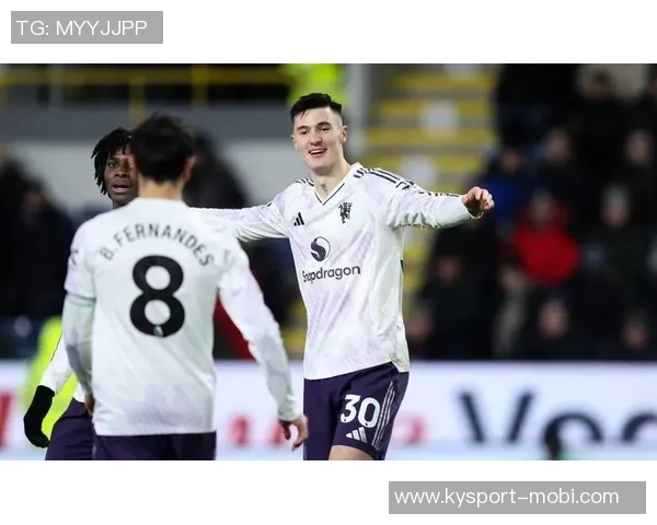 姆伯莫赞舍什科传球精彩海文与B费默契配合助力进球