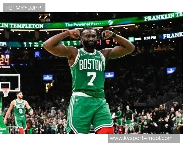 霍里称赞杰伦布朗进入MVP前五但尚未跻身前三名 霍里称赞杰伦布朗进入MVP前五但尚未跻身前三名